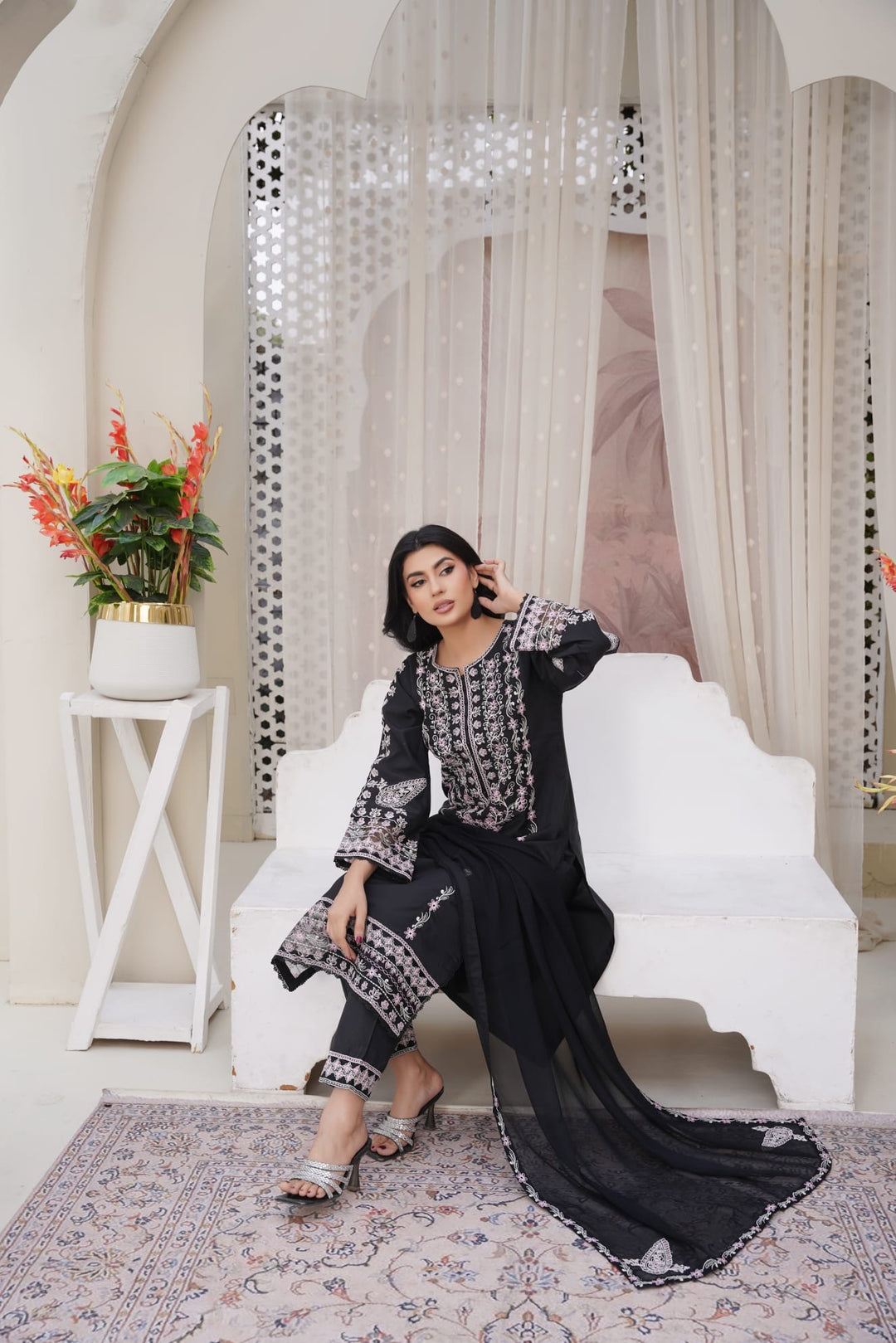 1172A - Black Embroidered Linen 3 Piece suit