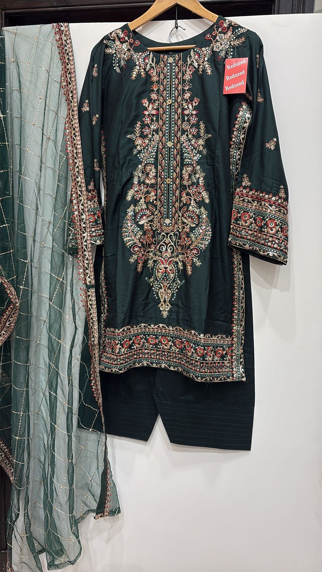 FR02 - GREEN EMBROIDERED VISCOSE SILK SUIT WITH FARSHI SHALWAR