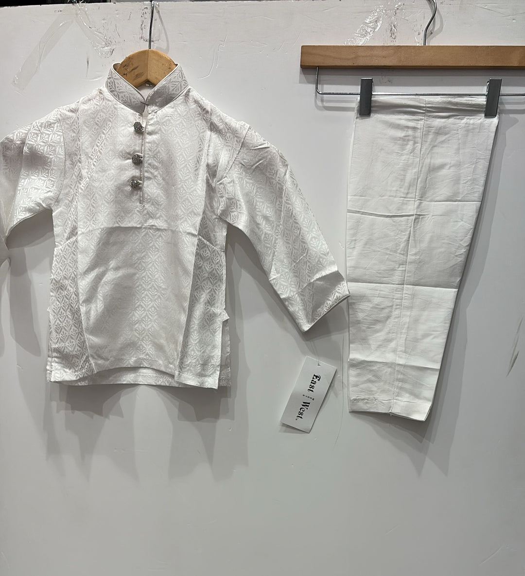 CK602B- White chikankari kameez set for Men & Boy