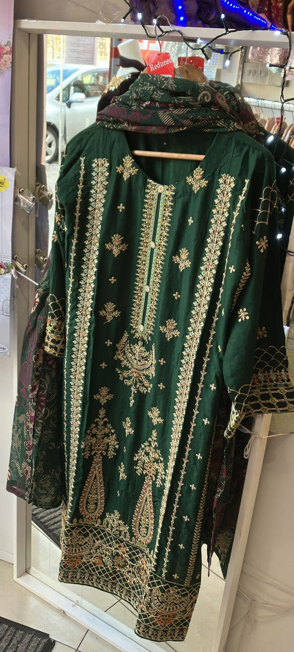 GREEN EMBROIDERED LAWN 3 PIECE SUIT 21C