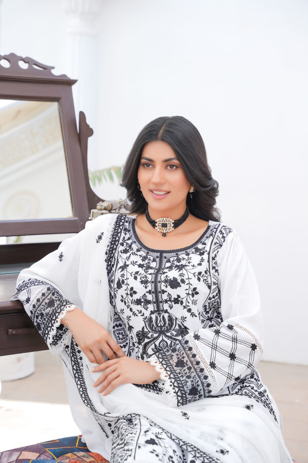 LP09C - EMBROIDERED LINEN 3 PIECE SUIT