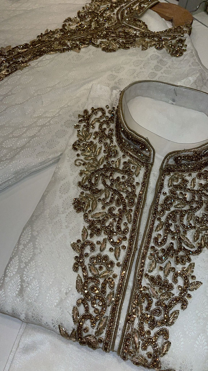 CM344 - MEN’S WHITE HAND EMBROIDERED SET