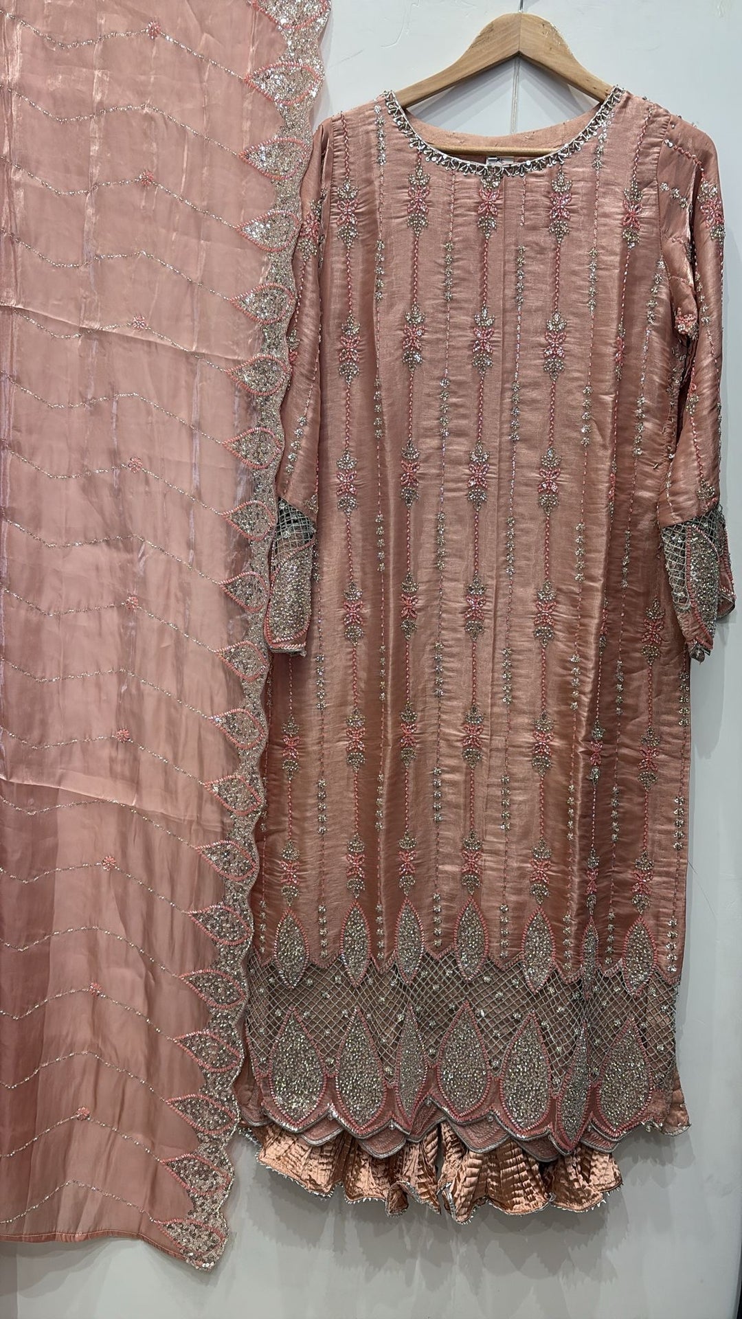 390A - PEACH EMBROIDERED & EMBELLISHED SILK SUIT
