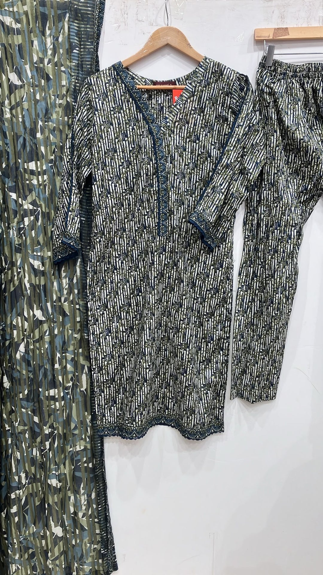 BN03 - LAWN PRINT 3 PIECE SUIT