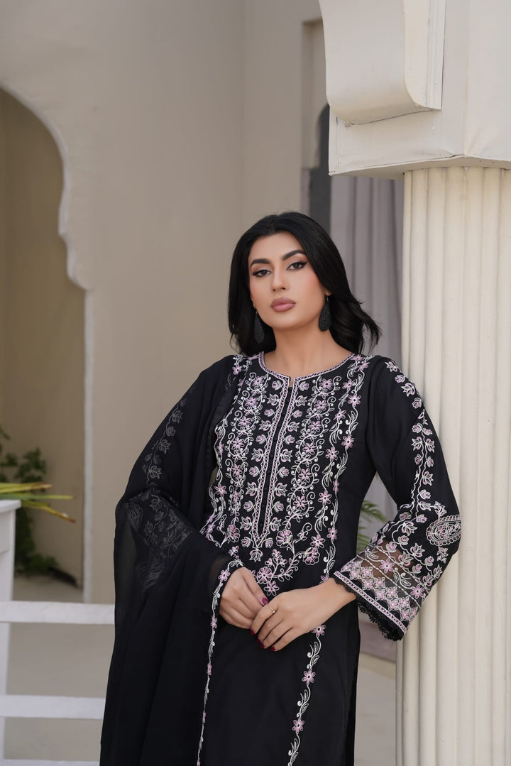 1172A - Black Embroidered Linen 3 Piece suit