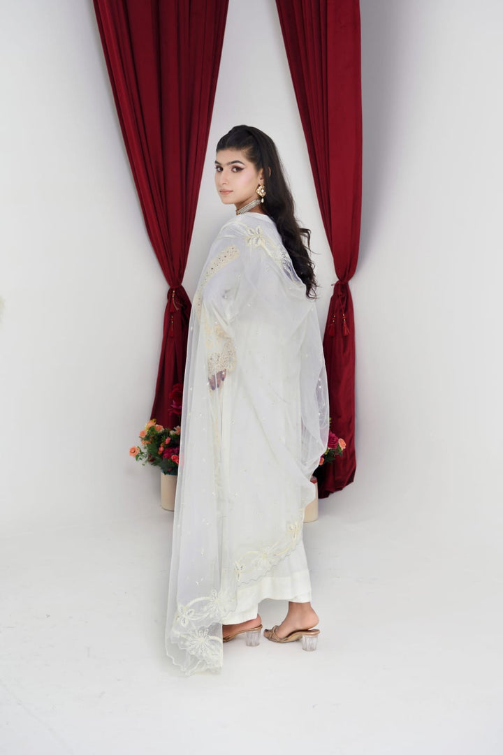 1147B - Embroidered Linen 3 Piece suit