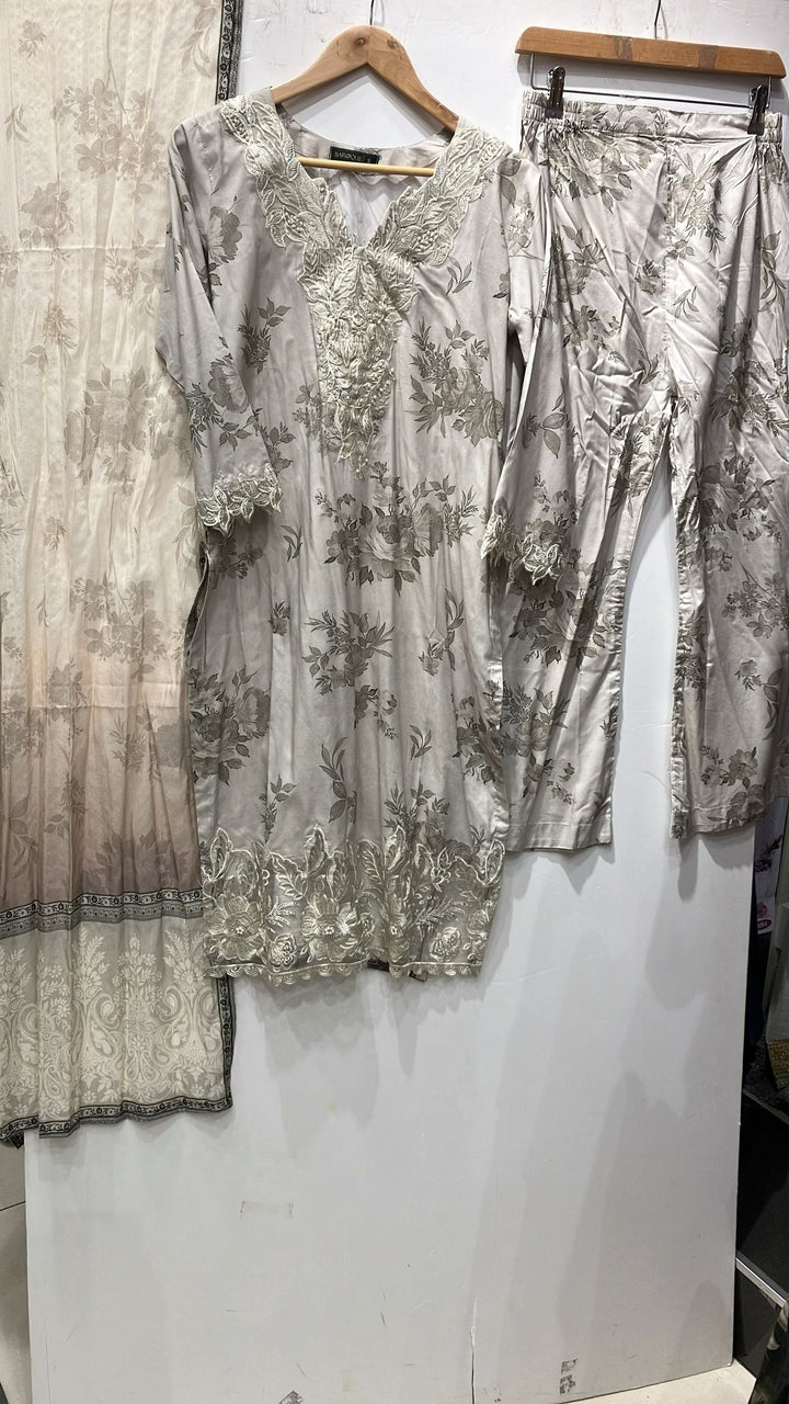 KB03 - EMBROIDERED LINEN PRINT 3 PIECE SUIT