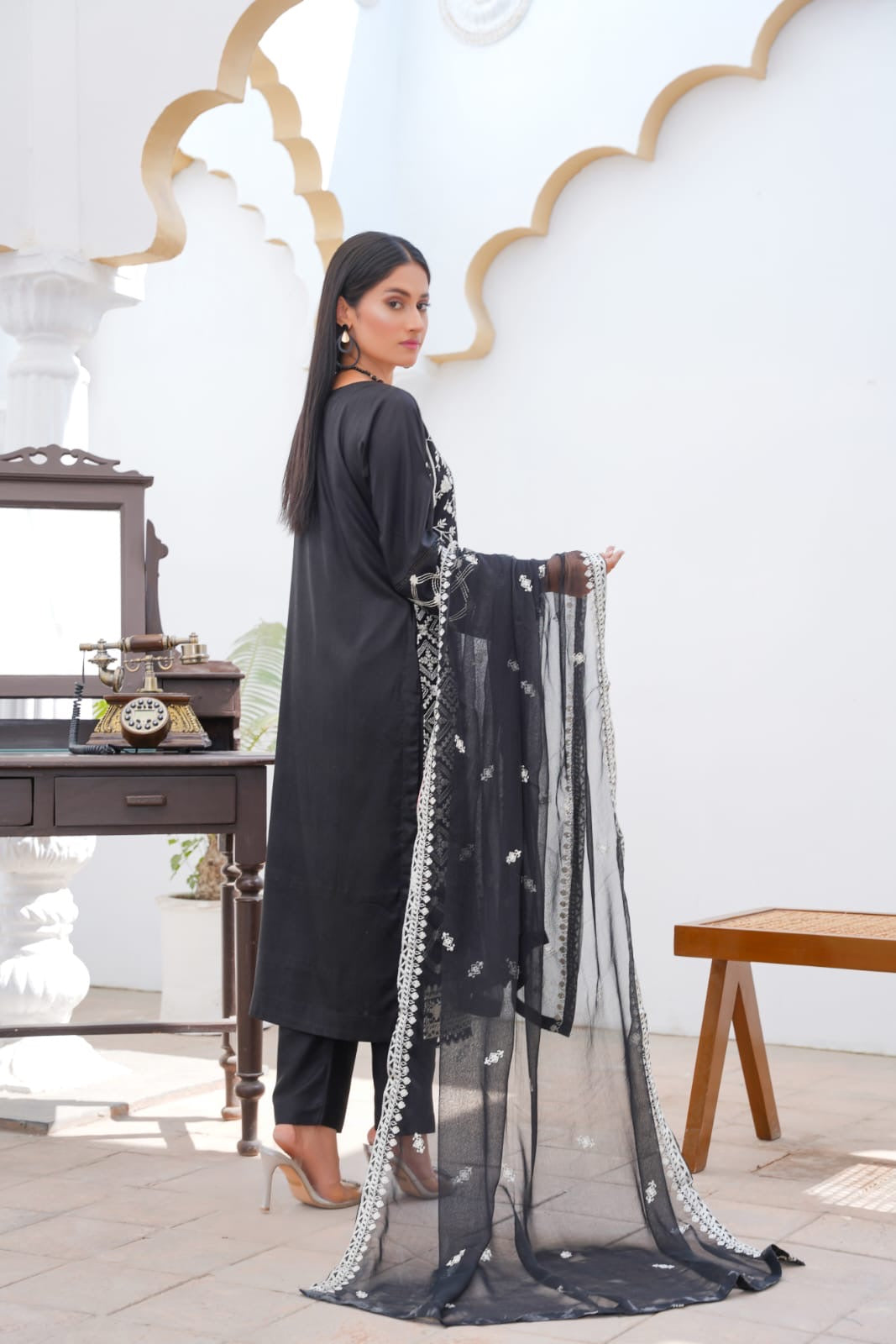 LP09B - BLACK EMBROIDERED LINEN 3 PIECE SUIT