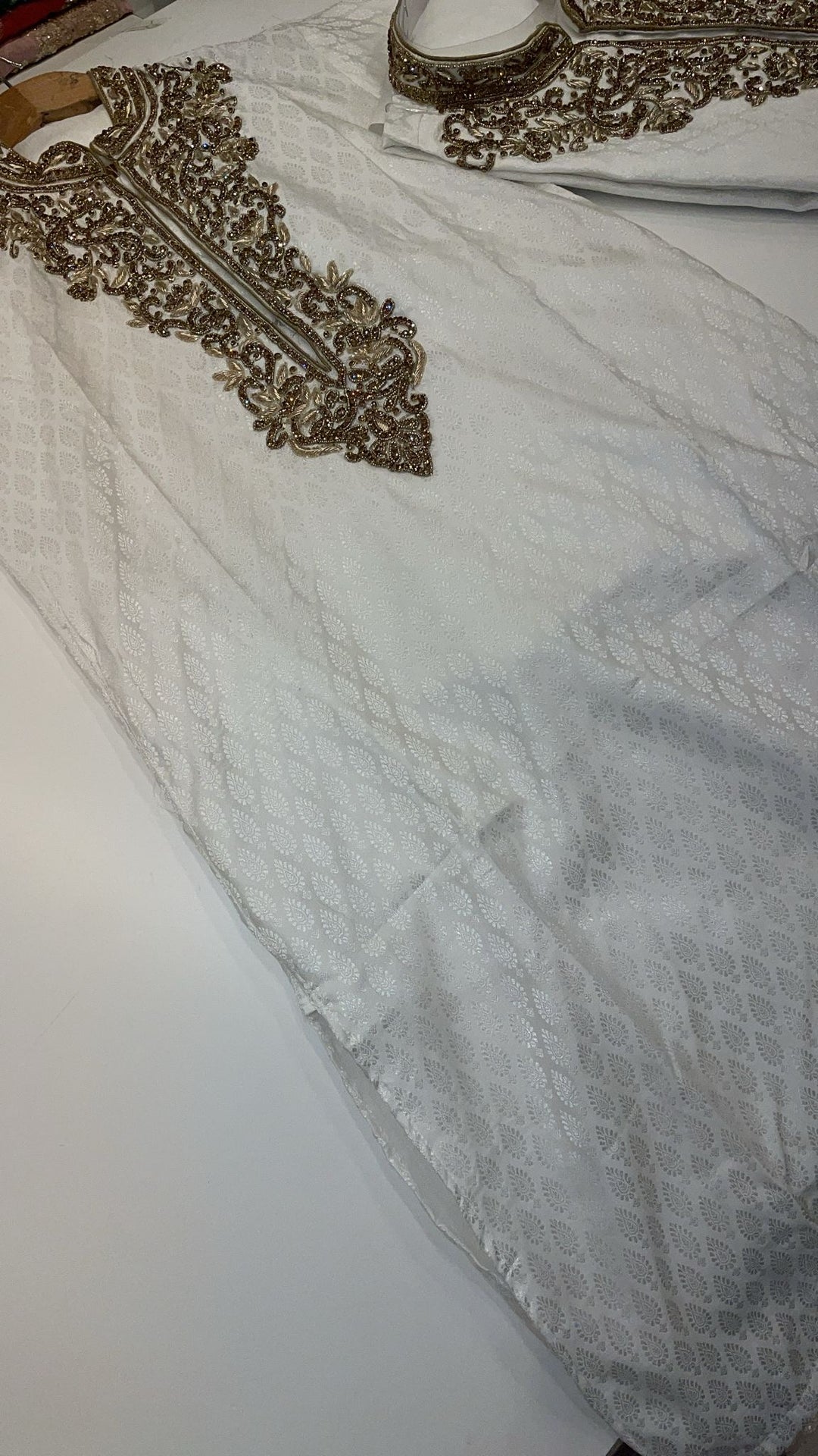 CM344 - MEN’S WHITE HAND EMBROIDERED SET