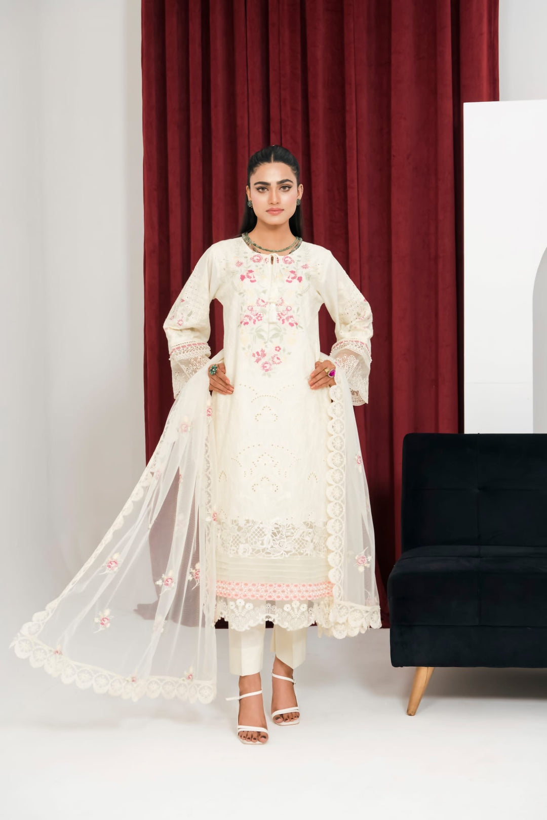 1163B - Ivory Embroidered Linen 3 Piece suit