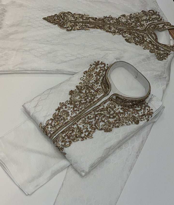 CM344 - MEN’S WHITE HAND EMBROIDERED SET