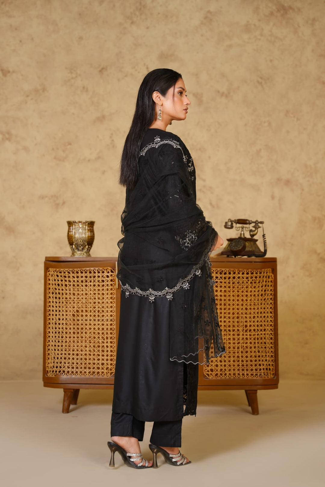1149A - Black Embroidered Linen 3 Piece suit