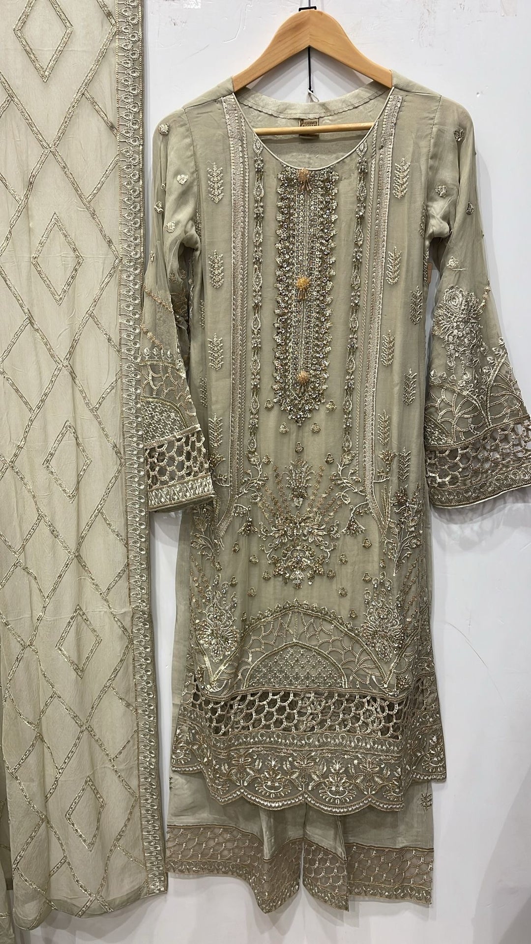 335B - Light Green Embroidered Chiffon 3 Piece Suit