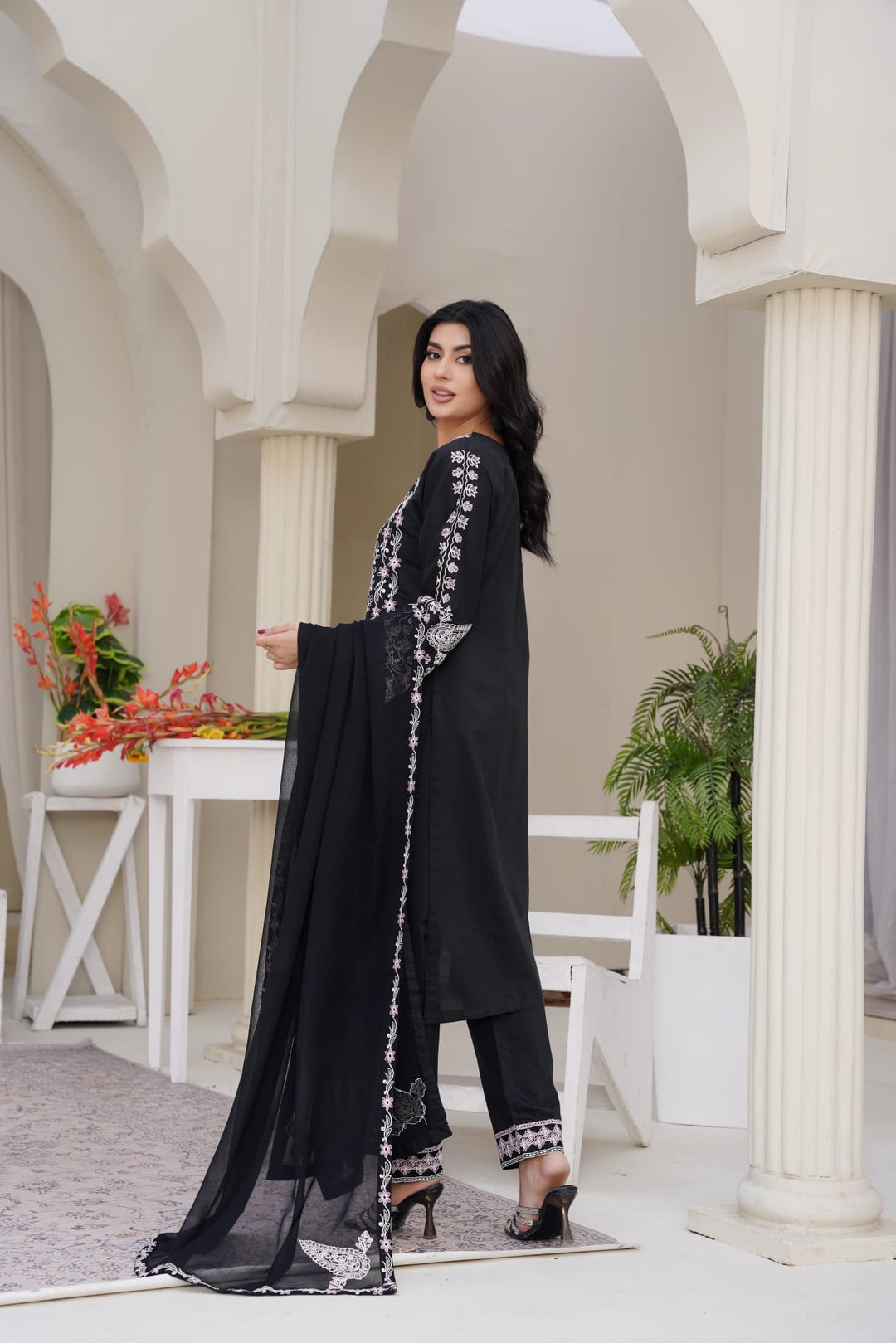 1172A - Black Embroidered Linen 3 Piece suit
