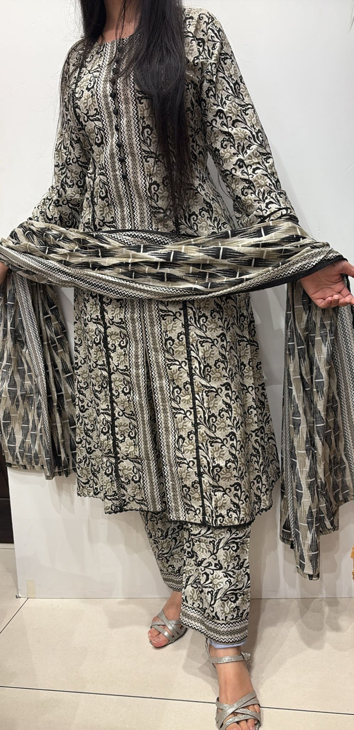 NBS09- Bin Saeed Lawn Print 3 Piece Suit