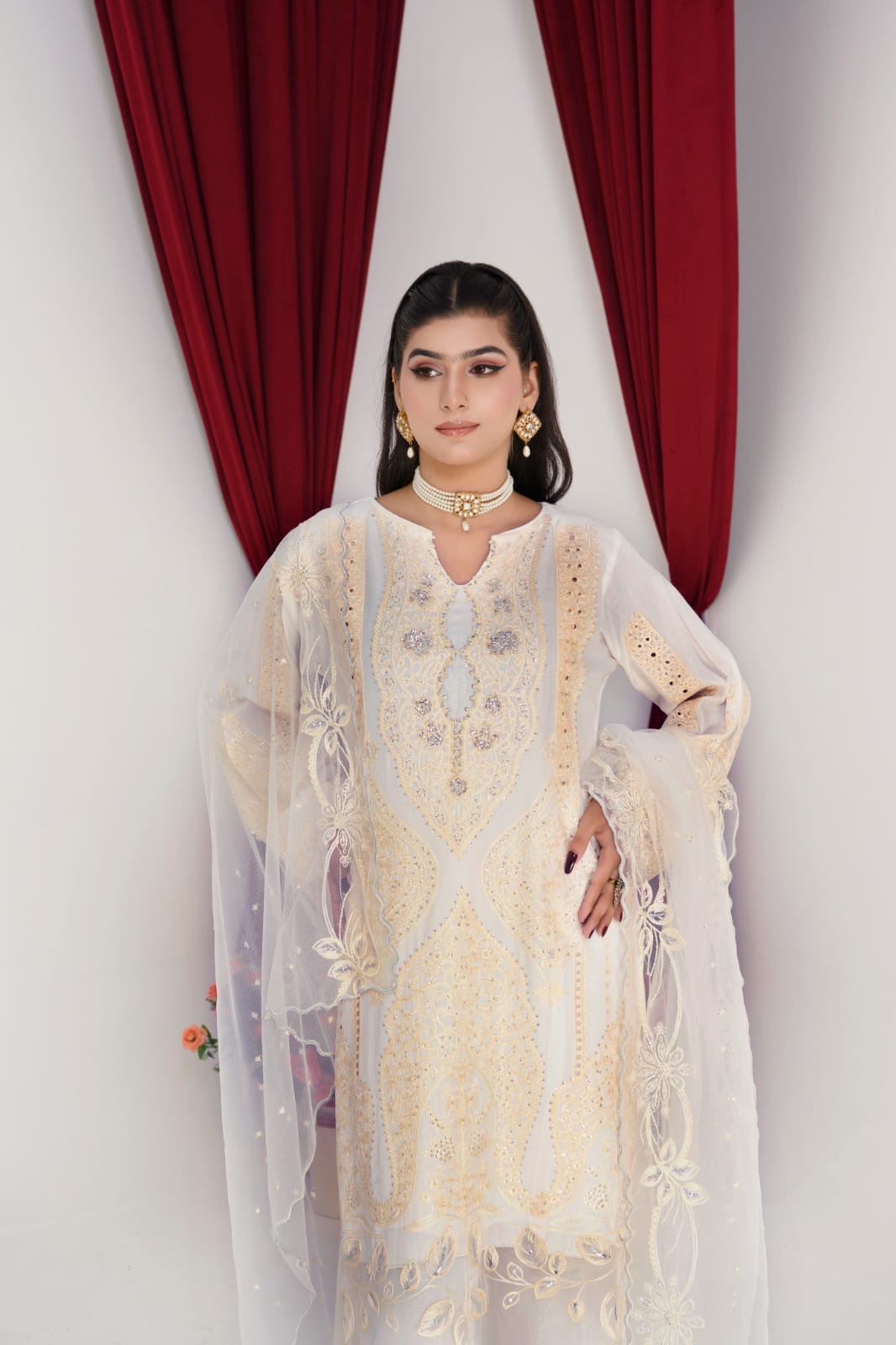 1147B - Embroidered Linen 3 Piece suit