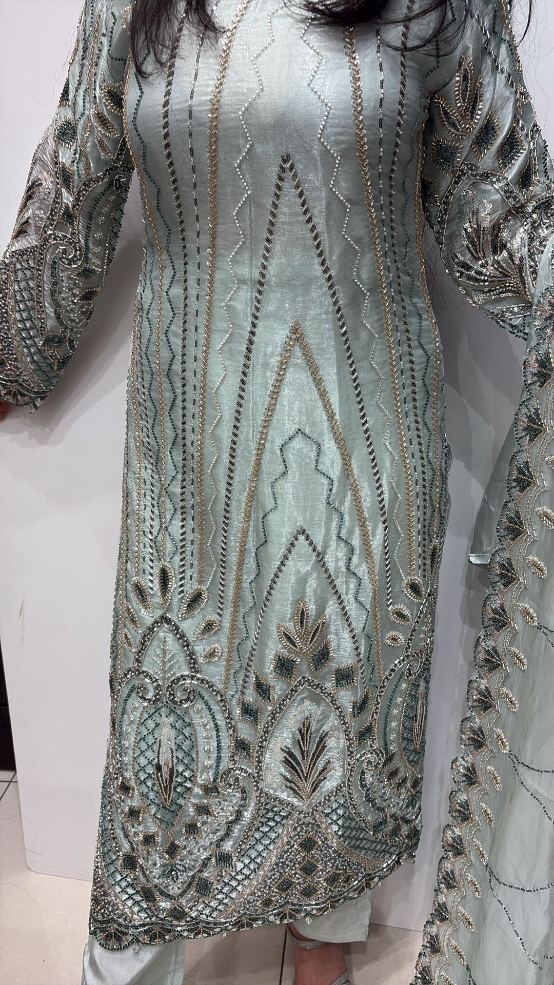 387B - LIGHT GREEN EMBROIDERED SILK SUIT