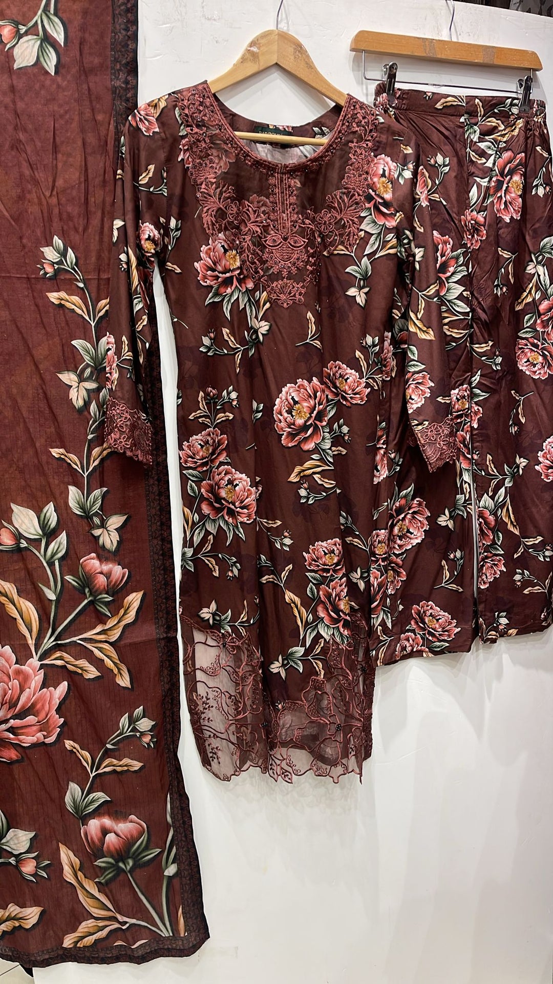 KB01 - EMBROIDERED LINEN PRINT 3 PIECE SUIT