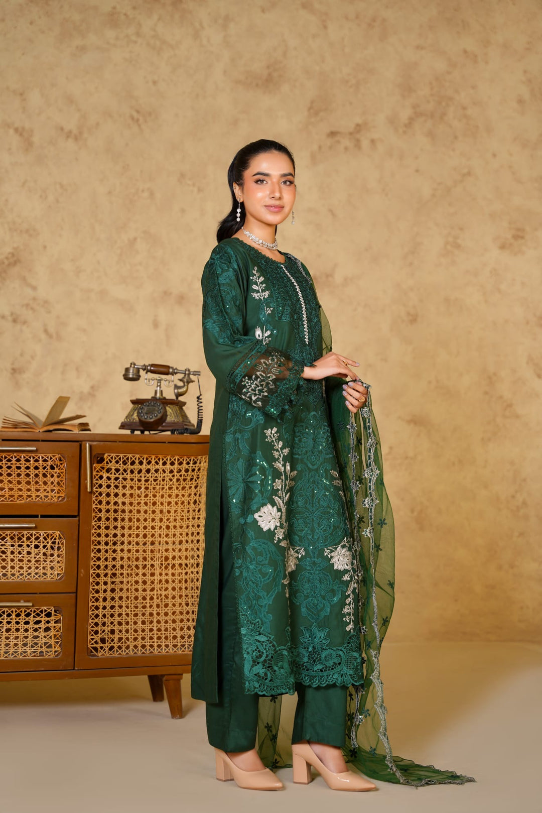 1149B - Green Embroidered Linen 3 Piece suit
