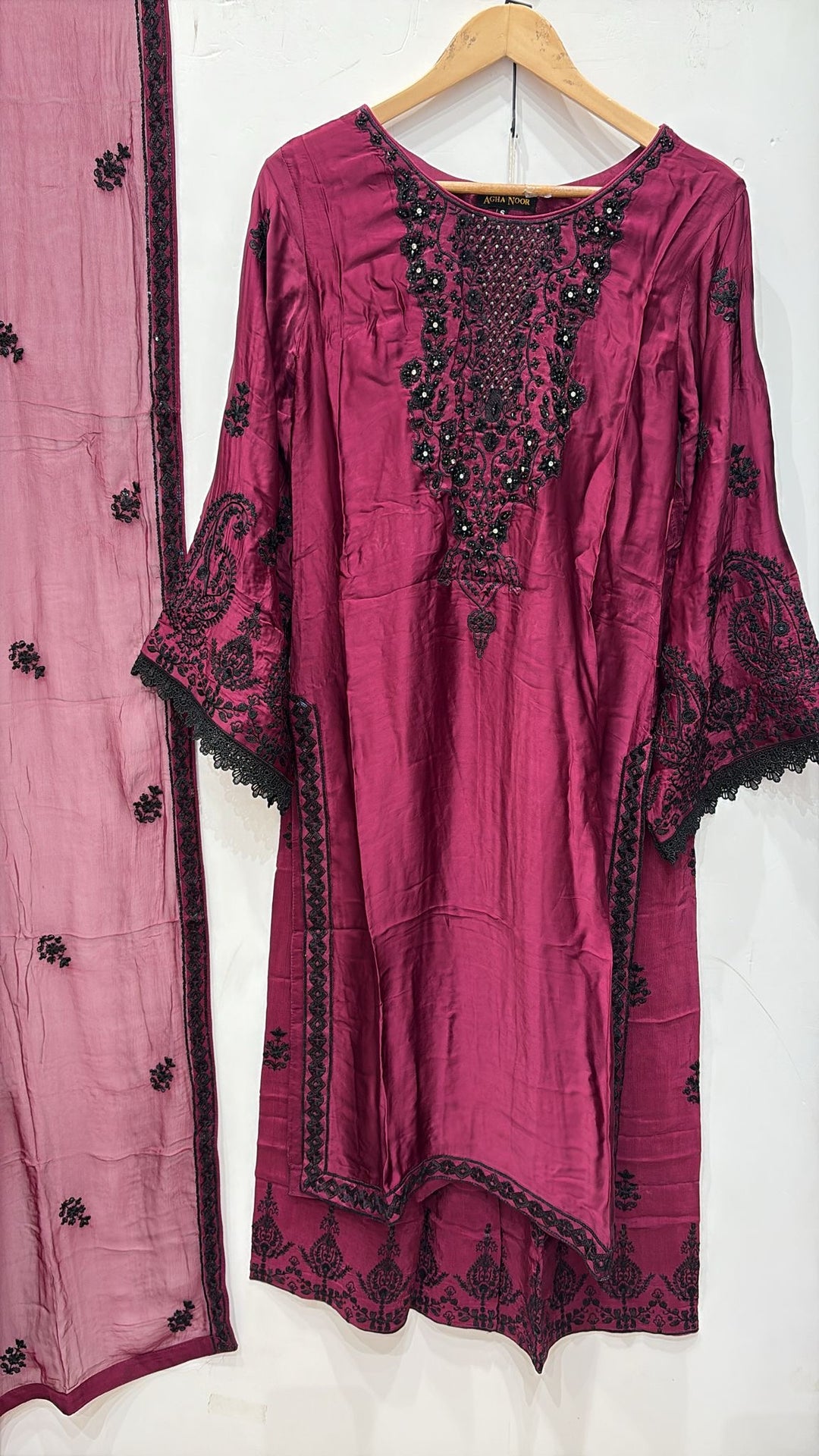 AG19d- AGHA NOOR EMBROIDERED SILK 3 PIECE SUIT