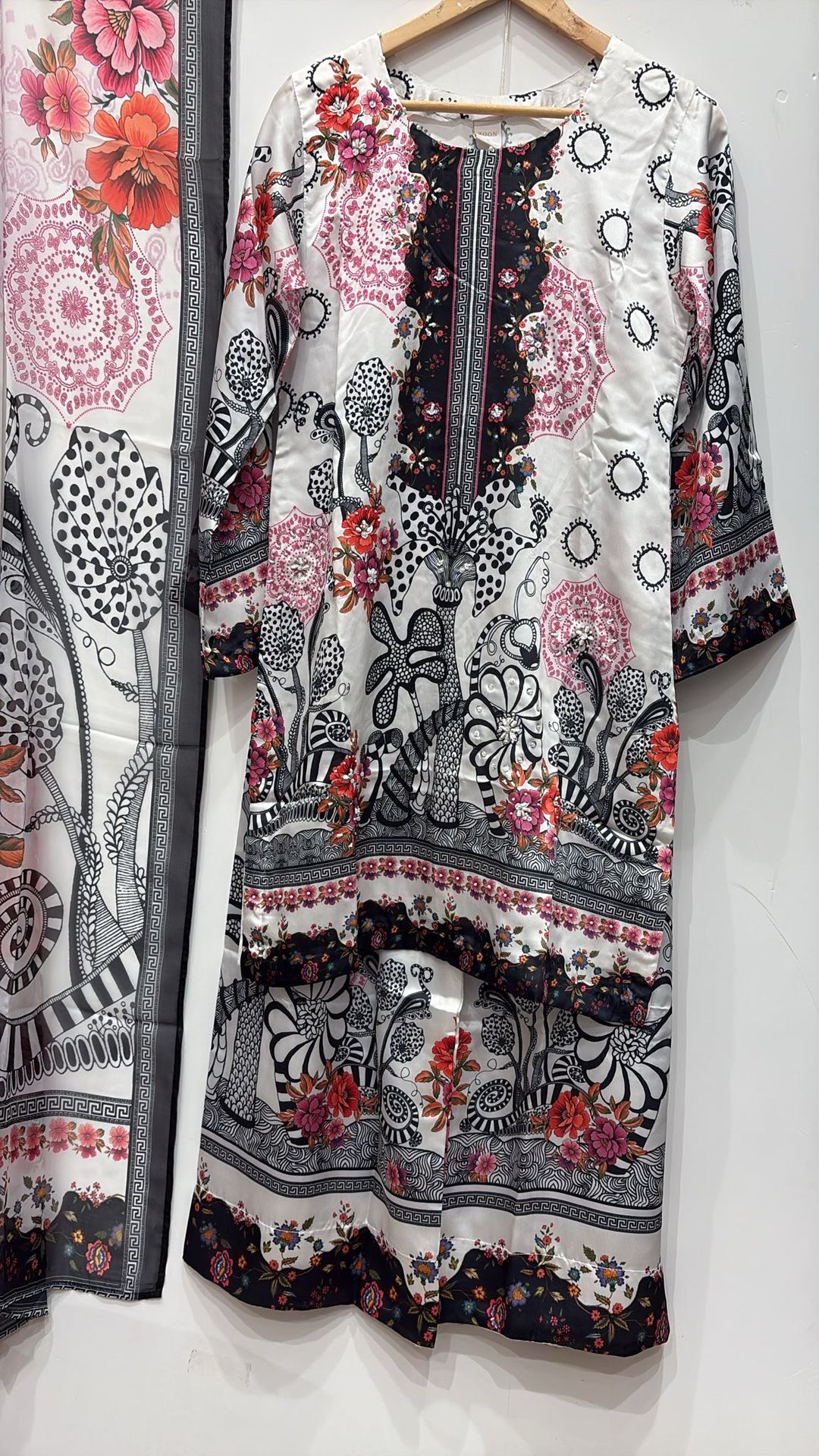 TSH05- EMBELLISHED SILK PRINT 3 PIECE SUIT