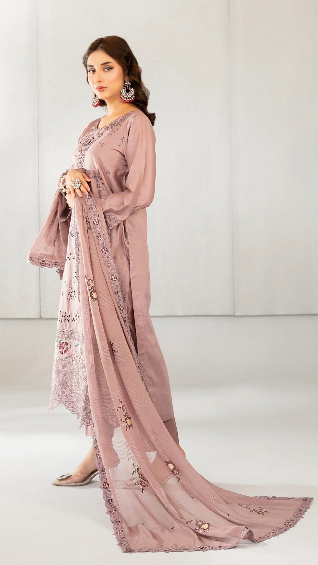 D-2823 - AZKA Embroidered Lawn 3 Piece suit