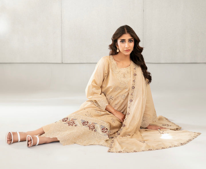 D-2825 - AZKA Embroidered Lawn 3 Piece suit
