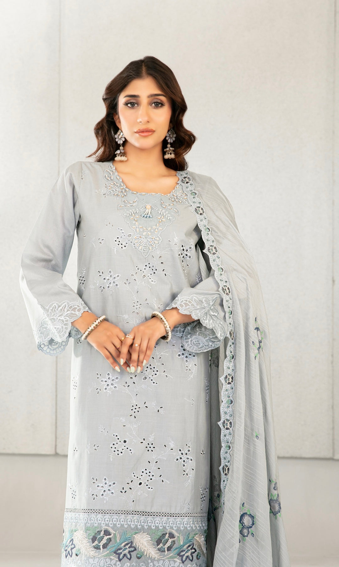 D-2827 - AZKA Embroidered Lawn 3 Piece suit