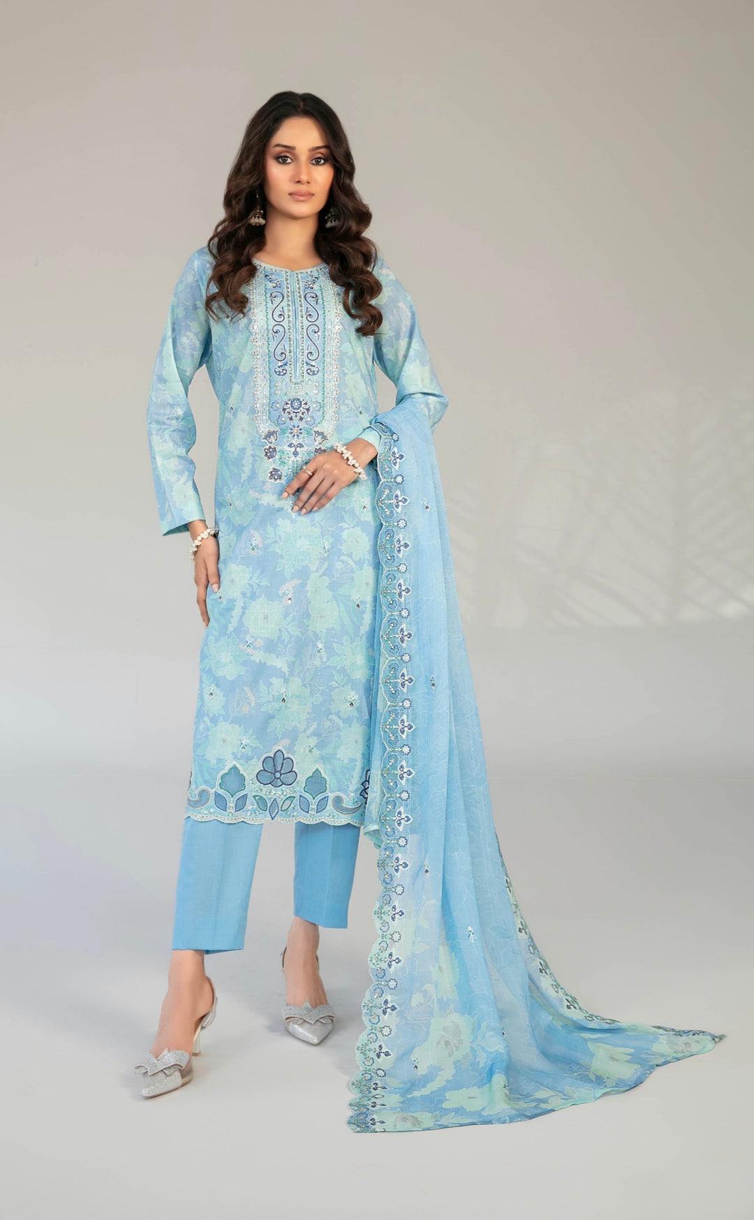 D-2905 - CASCA Embroidered Lawn 3 Piece suit