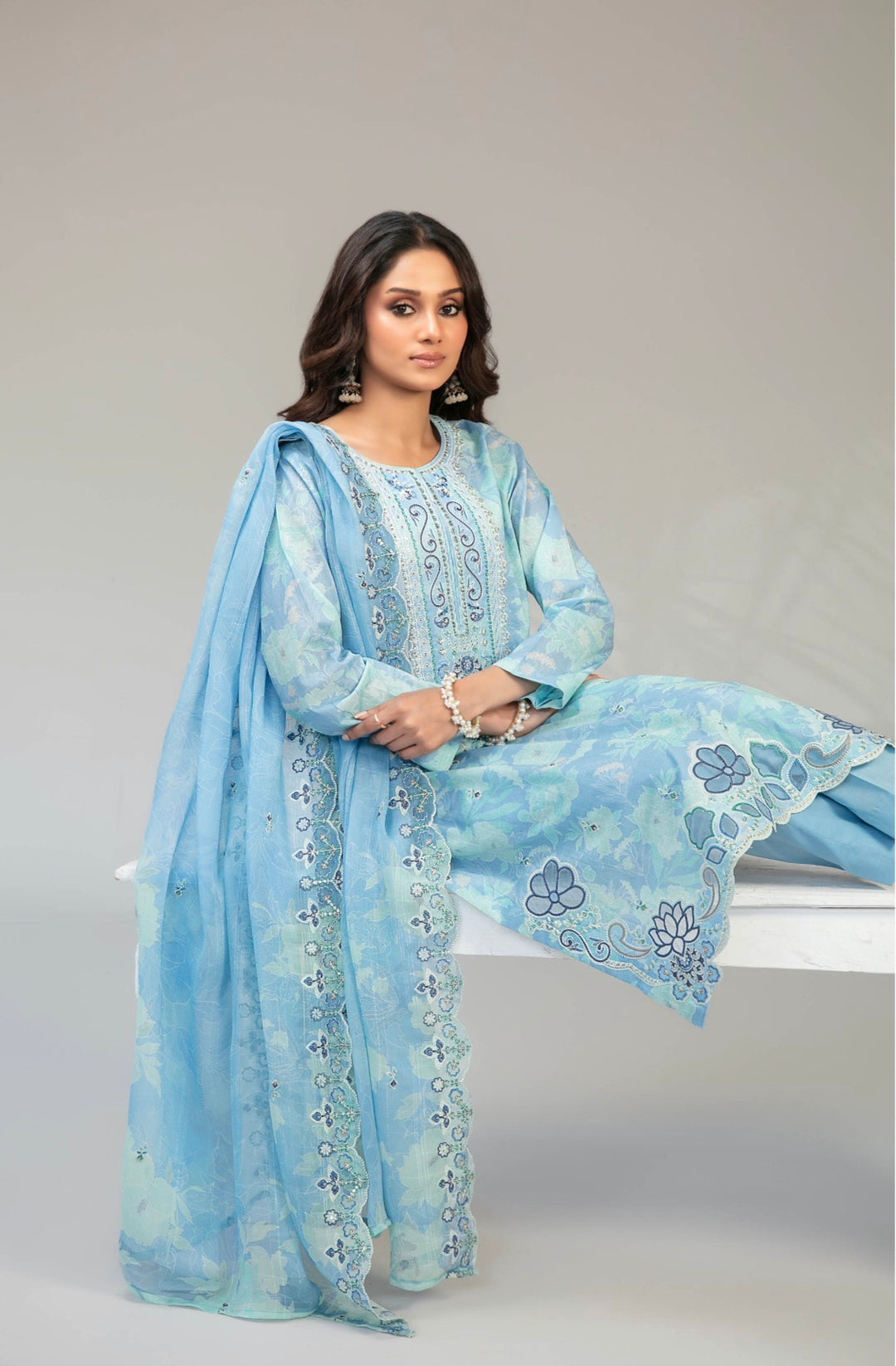 D-2905 - CASCA Embroidered Lawn 3 Piece suit