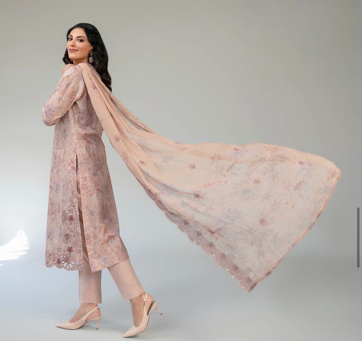 D-2913 - CASCA Embroidered Lawn 3 Piece suit