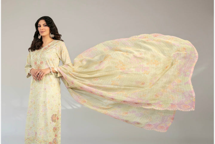 D-2914 - CASCA Embroidered Lawn 3 Piece suit