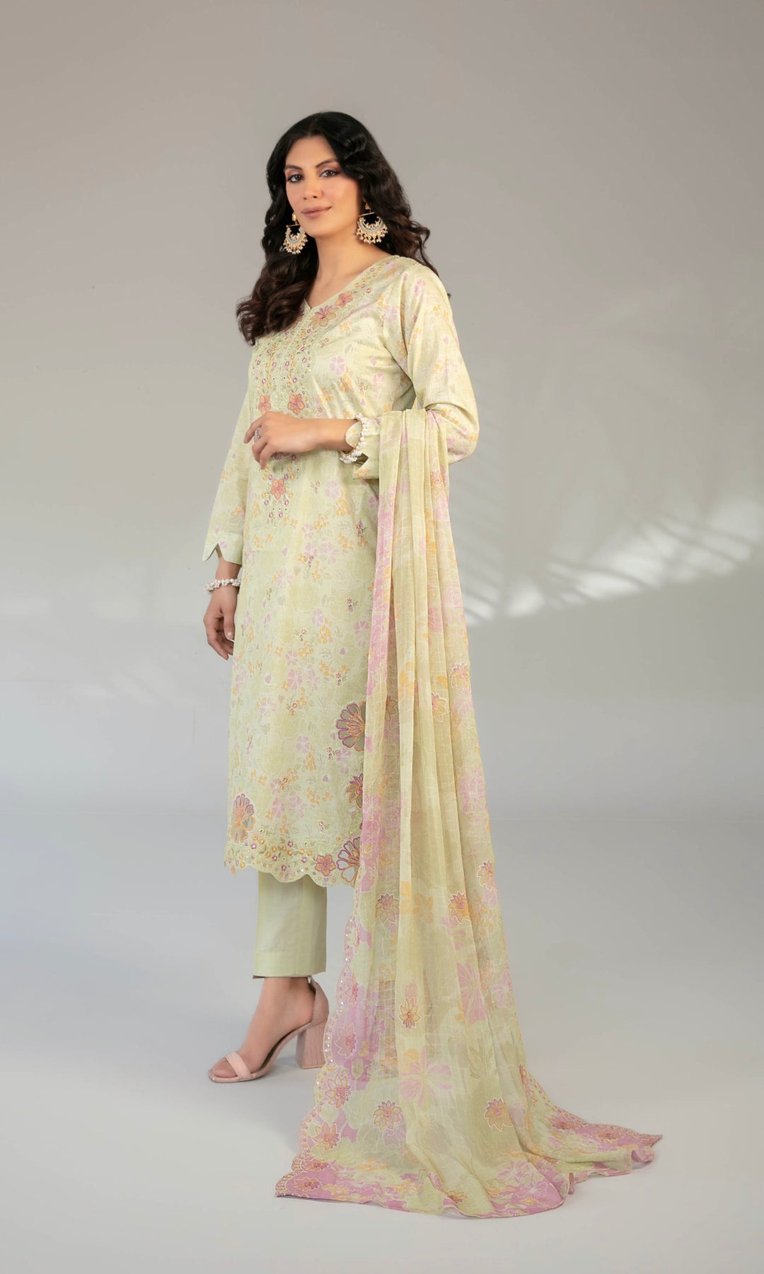 D-2914 - CASCA Embroidered Lawn 3 Piece suit