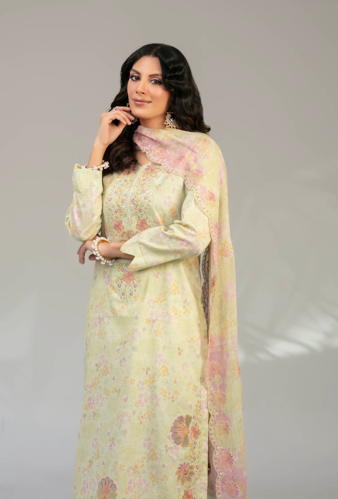 D-2914 - CASCA Embroidered Lawn 3 Piece suit