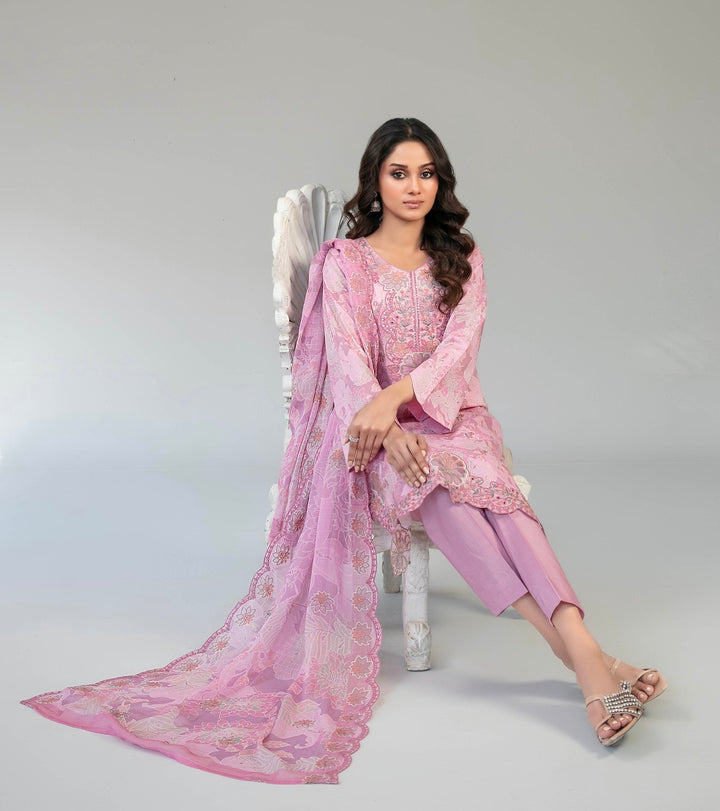 D-2915 - CASCA Embroidered Lawn 3 Piece suit