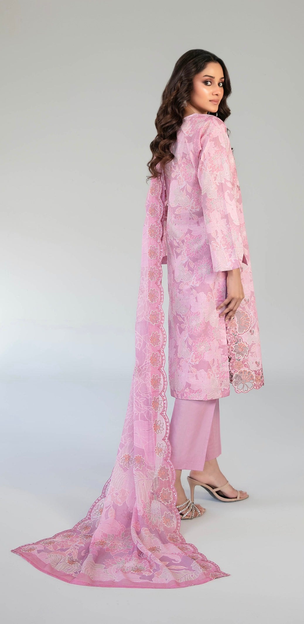D-2915 - CASCA Embroidered Lawn 3 Piece suit