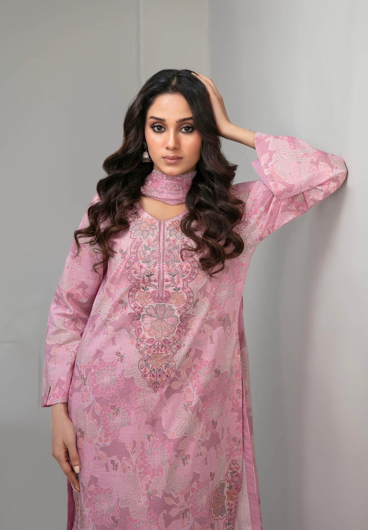 D-2915 - CASCA Embroidered Lawn 3 Piece suit