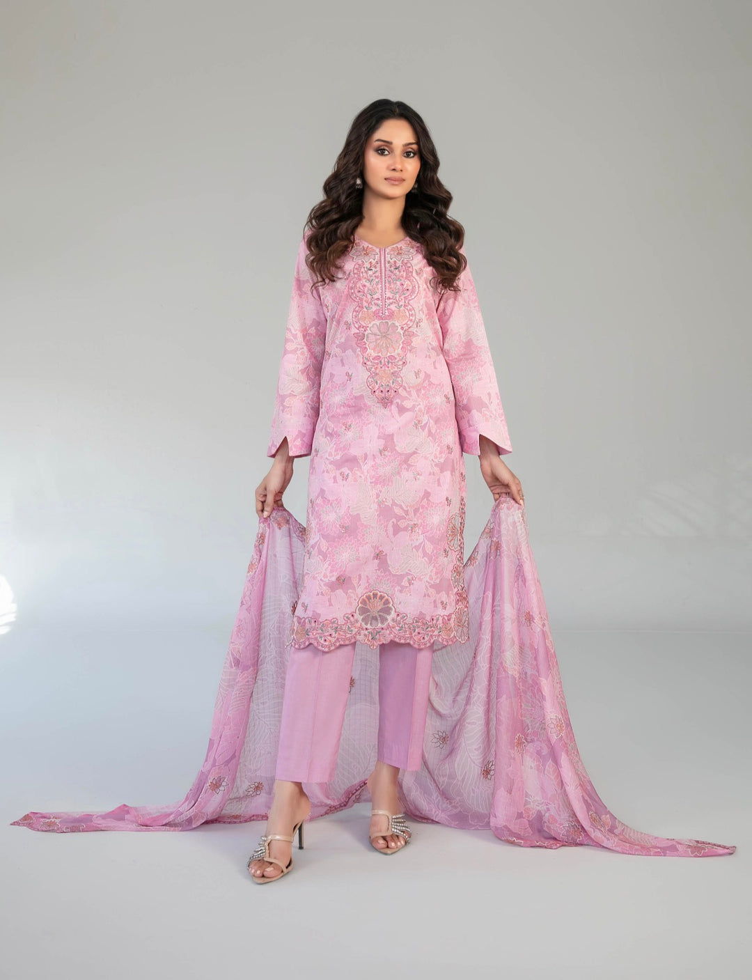 D-2915 - CASCA Embroidered Lawn 3 Piece suit