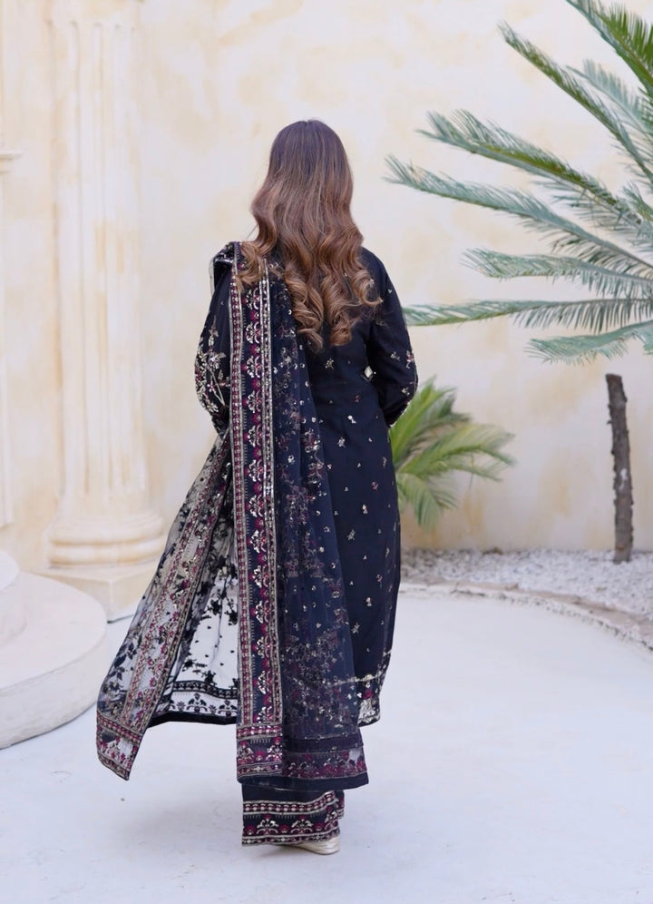 BLACK EMBROIDERED & EMBELLDHED 3 PIECE SUIT 349D