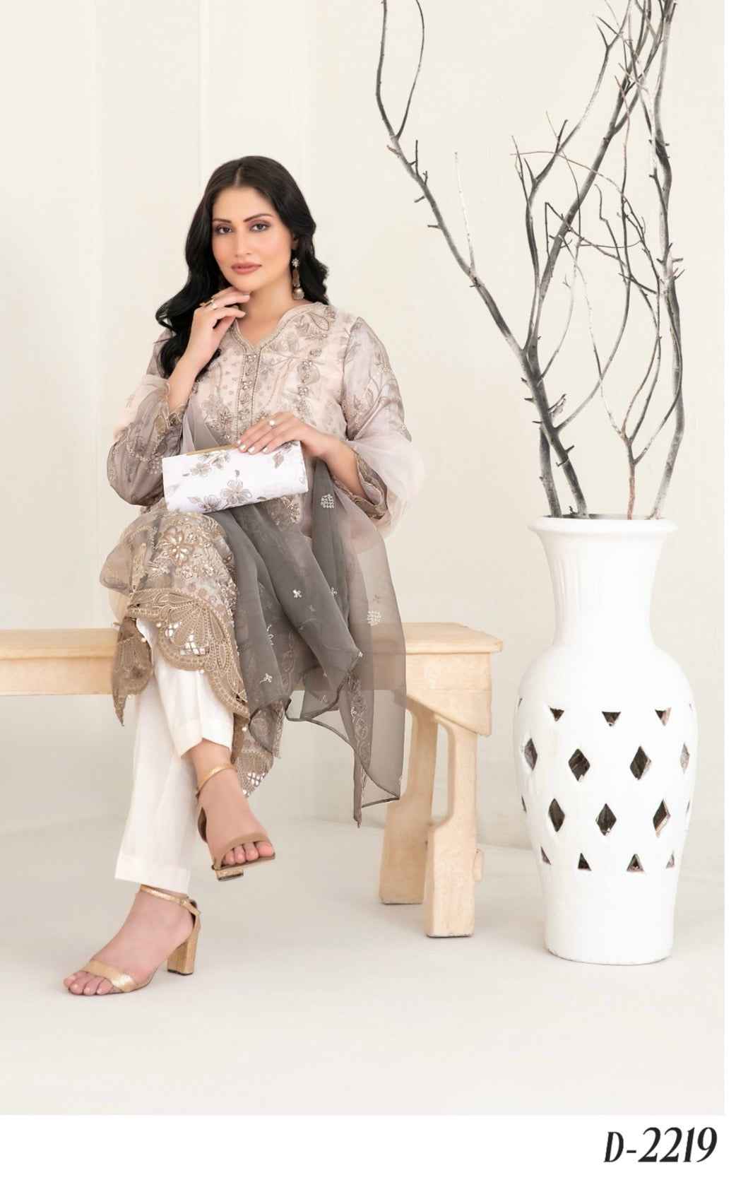 D-2219 MULAN EMBROIDERED ORGANZA SUIT WITH CLUTCH