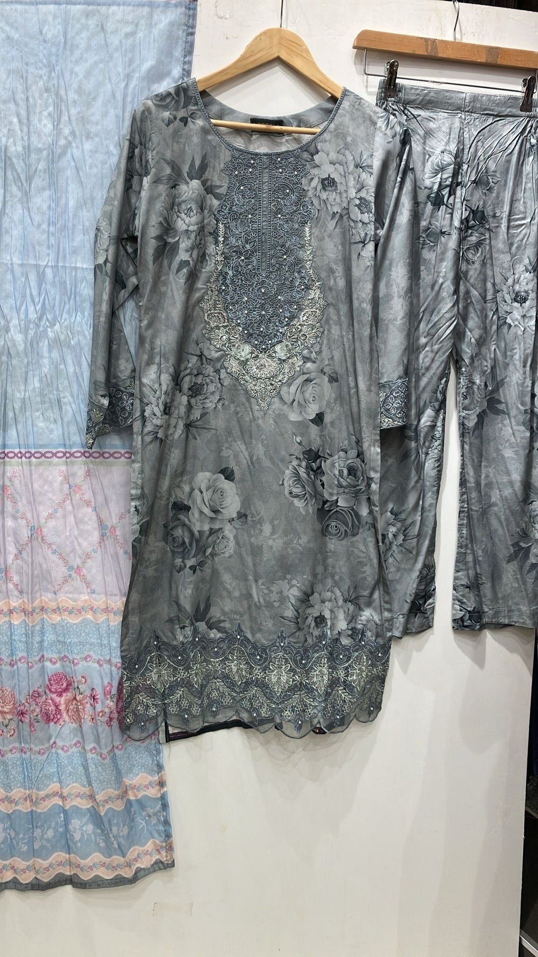 KB06 - EMBROIDERED LINEN PRINT 3 PIECE SUIT