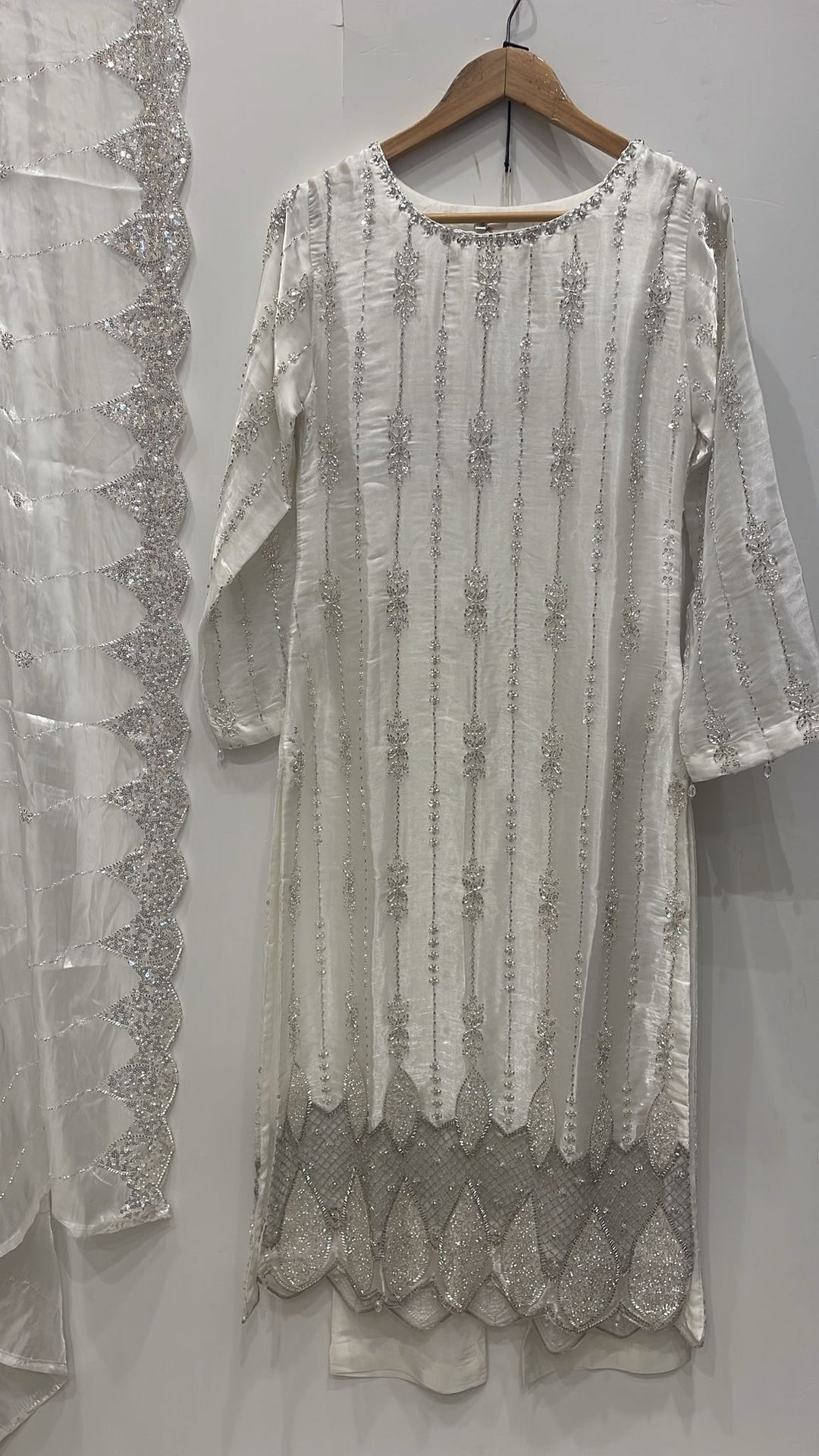 387A - OFF-WHITE EMBROIDERED SILK SUIT