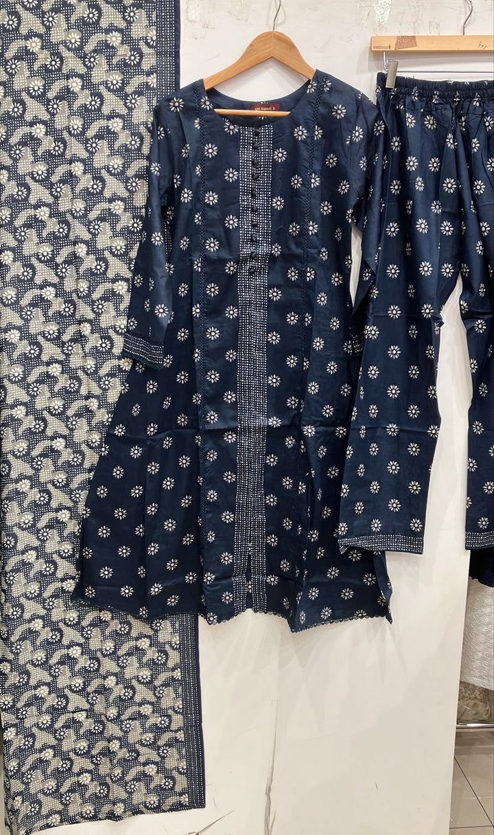 BS04 - BIN SAEED LAWN PRINT 3 PIECE SUIT