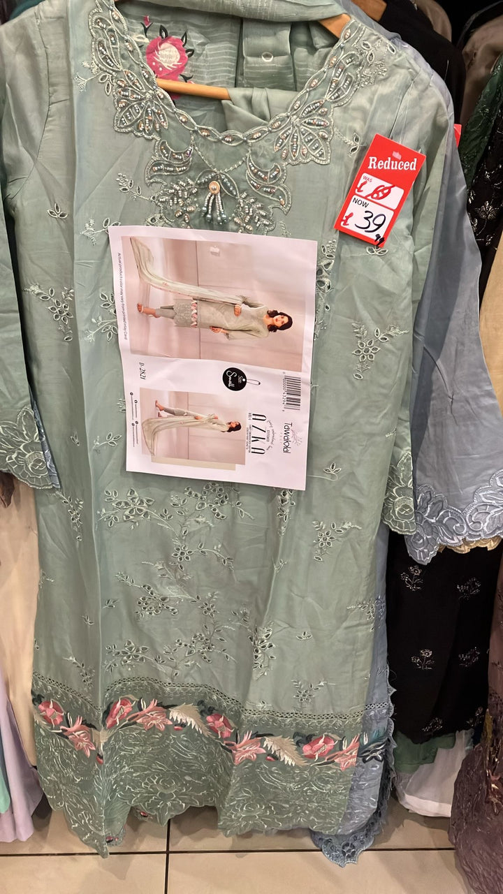 D-2821 - AZKA Embroidered Lawn 3 Piece suit