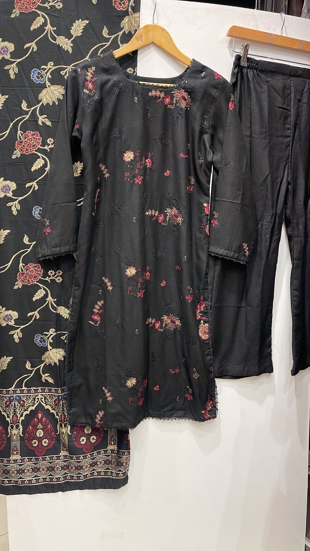 GF01 - BLACK DHANAK LINEN EMBROIDERED SUIT