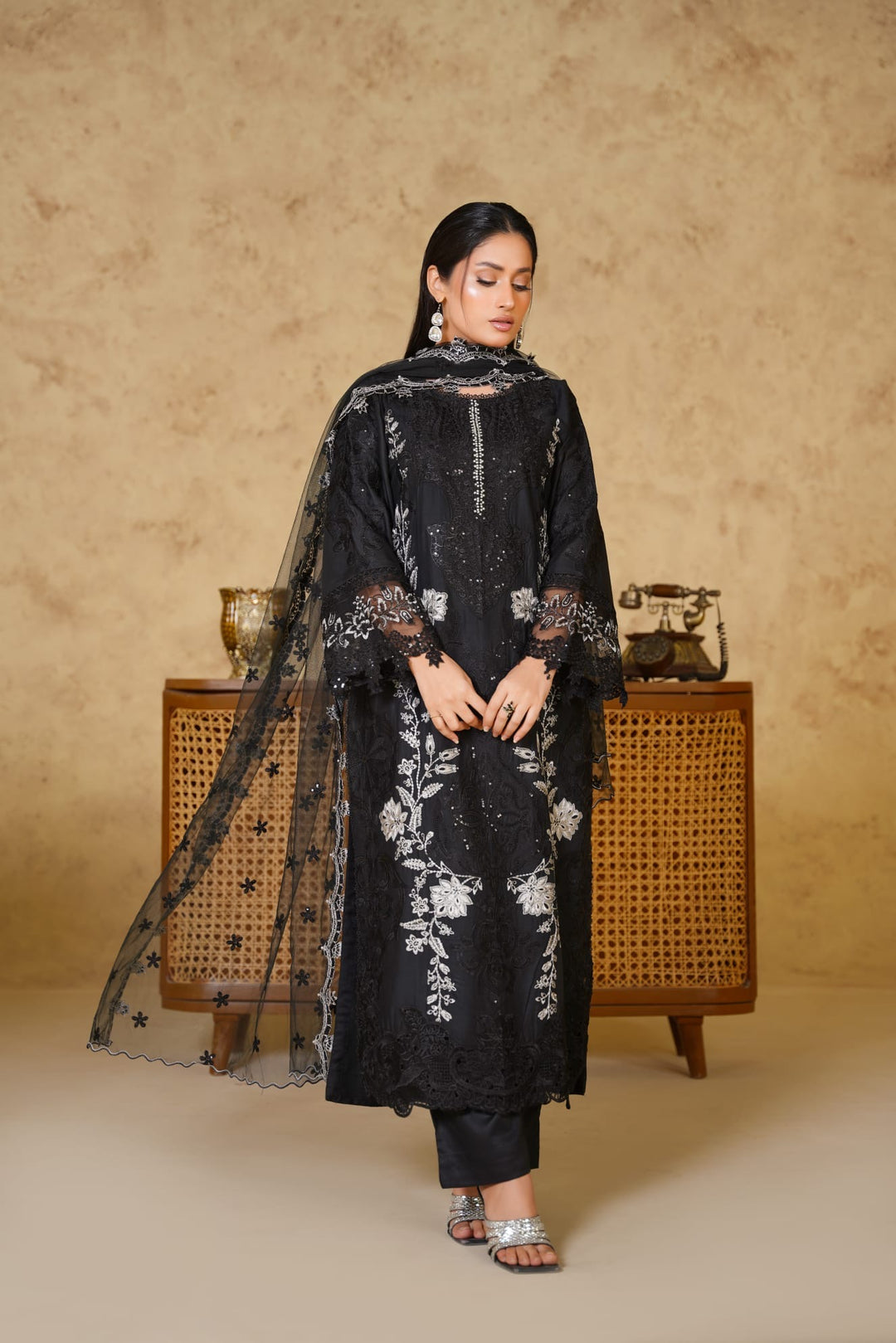 1149A - Black Embroidered Linen 3 Piece suit