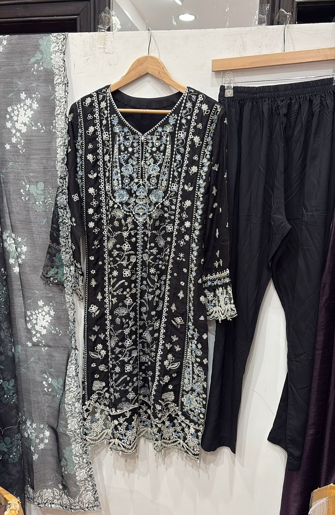 1152B -  BLACK EMBROIDERED LINEN 3 PIECE SUIT