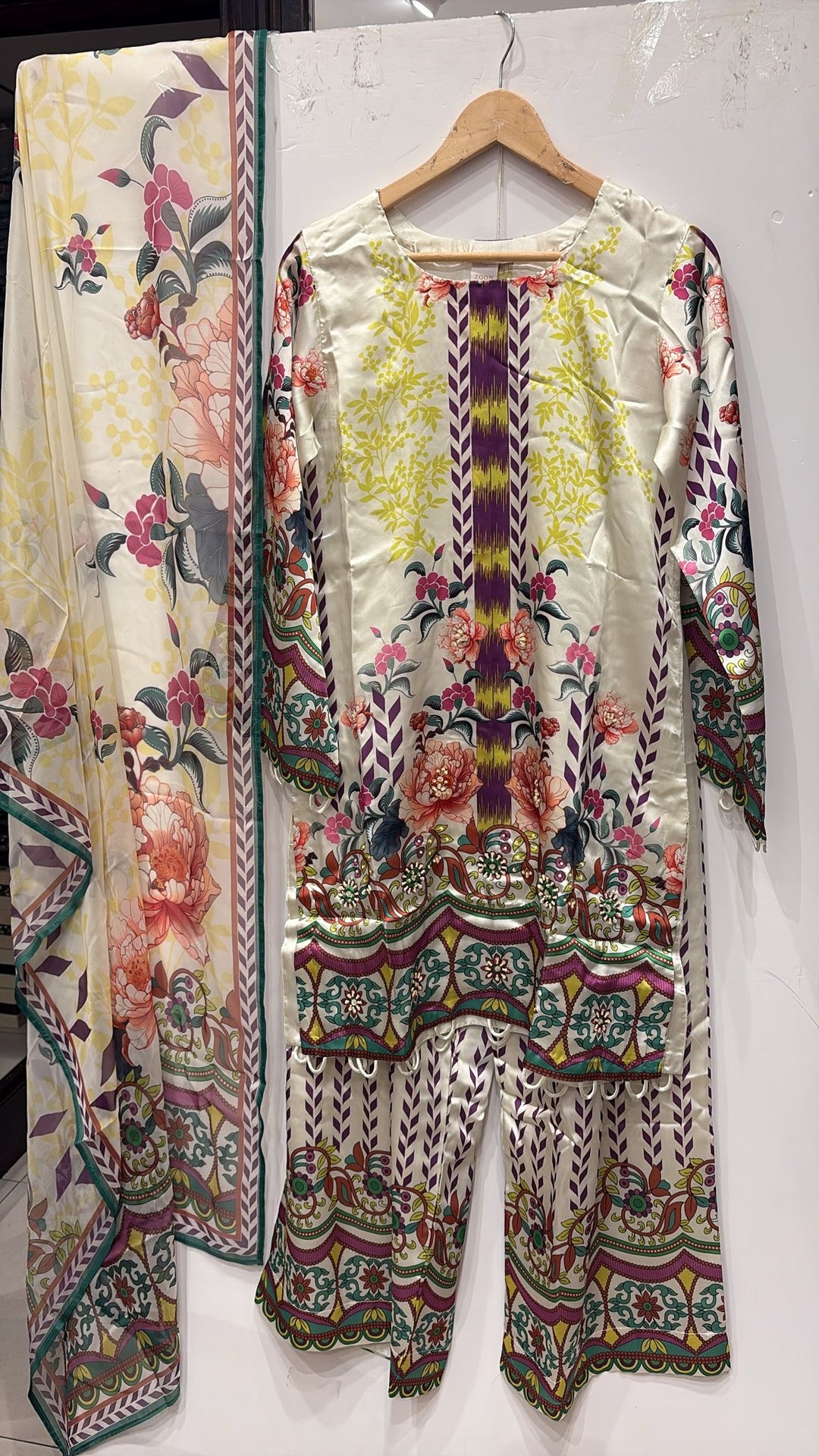 TSH07- EMBELLISHED SILK PRINT 3 PIECE SUIT