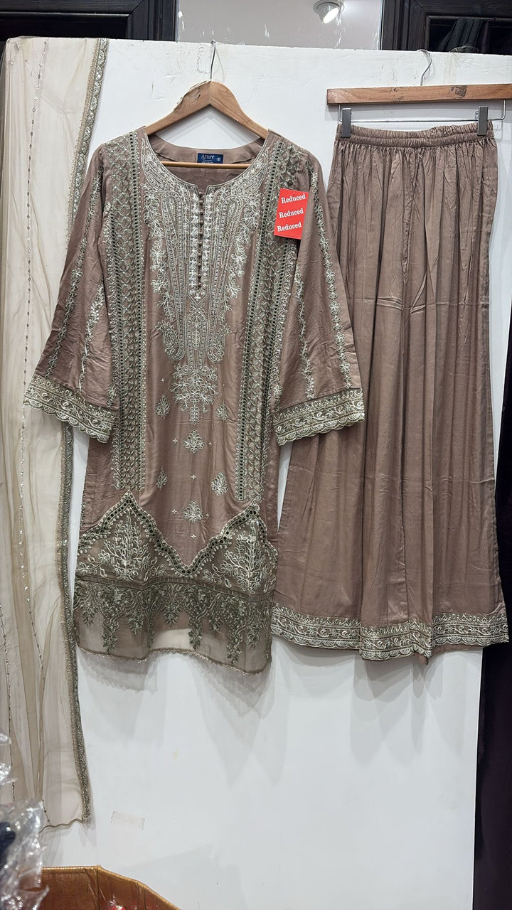 1151c - Embroidered Linen 3 Piece suit