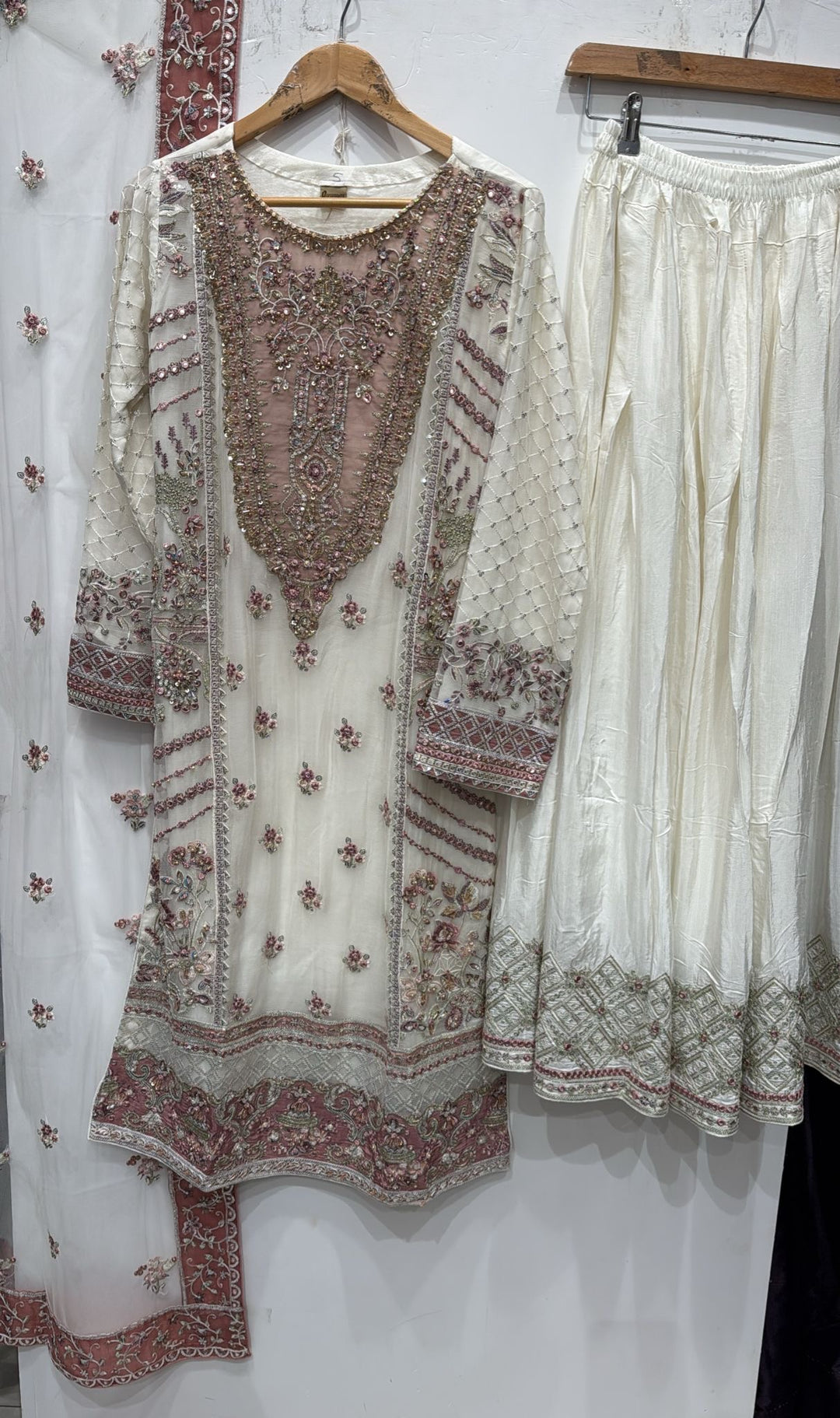 352D- IVORY CHIFFON EMBROIDERED 3 PIECE SUIT